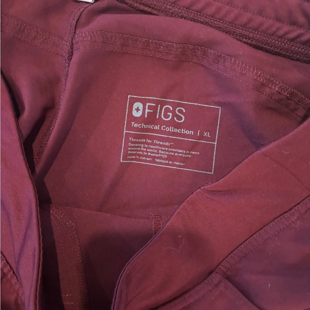 Figs comfortable maroon